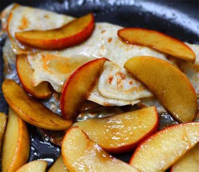 Caramelised Apple and Maple Syrup Pancakes
